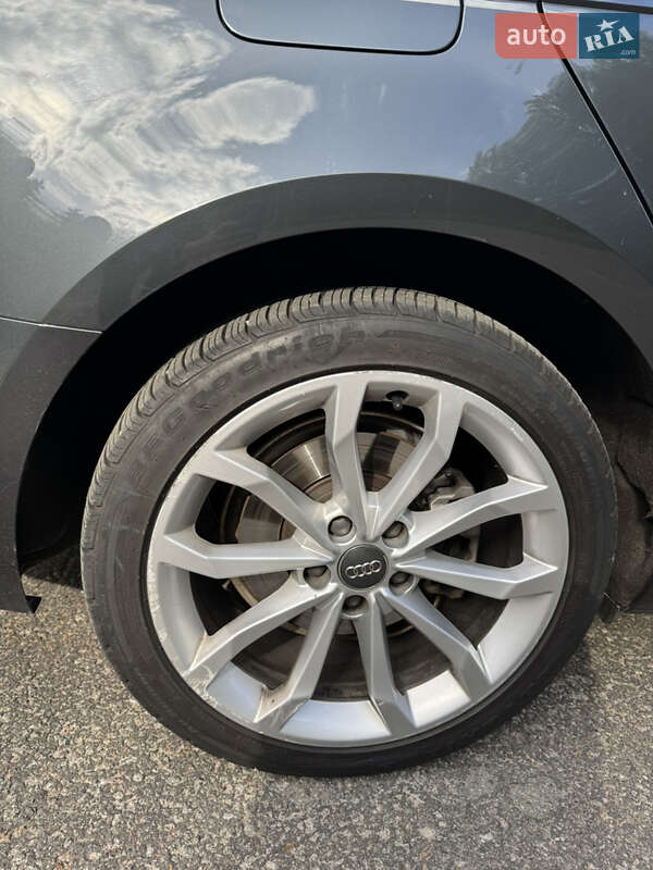 Седан Audi A4 2018 в Радомышле