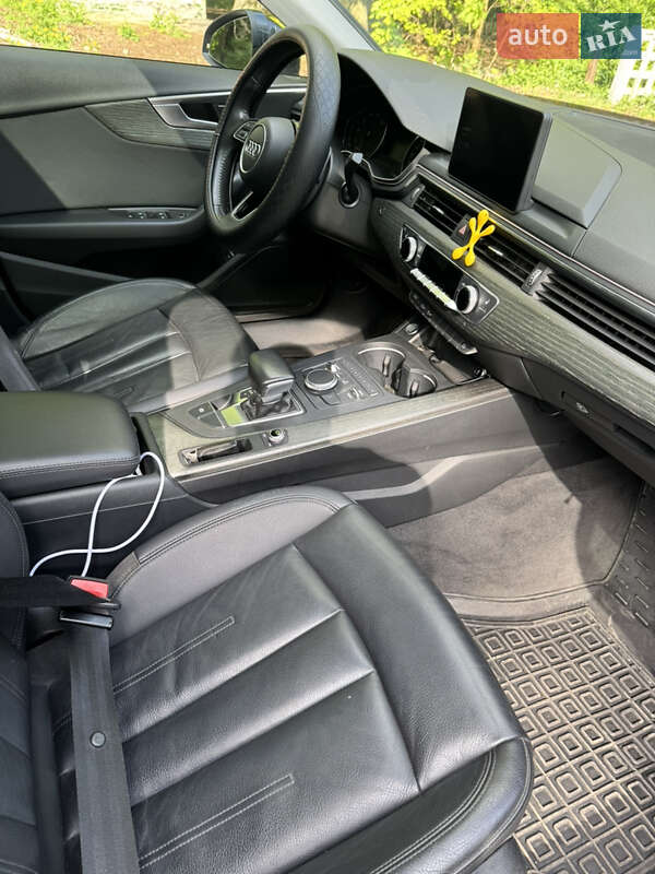Седан Audi A4 2018 в Радомышле
