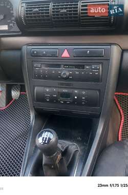 Седан Audi A4 1999 в 