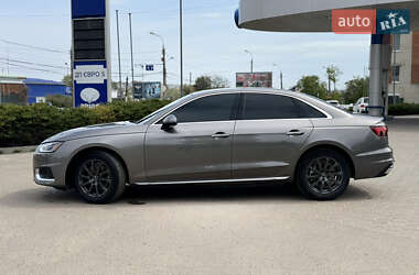Седан Audi A4 2021 в 