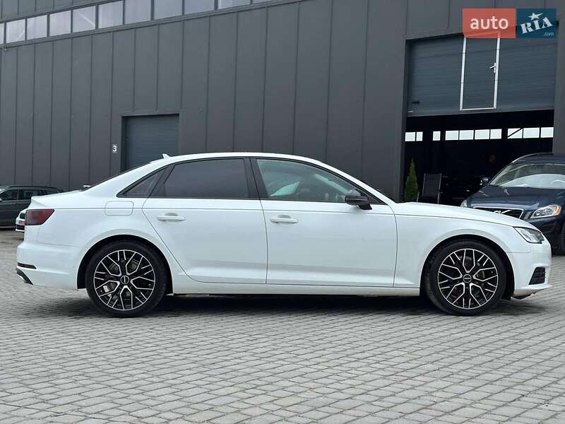 Седан Audi A4 2019 в Львові