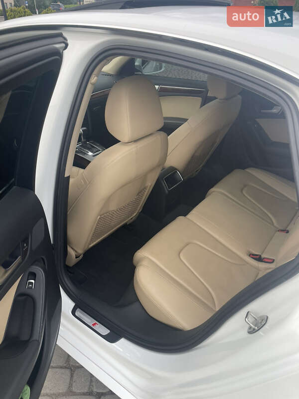 Седан Audi A4 2014 в Мукачево