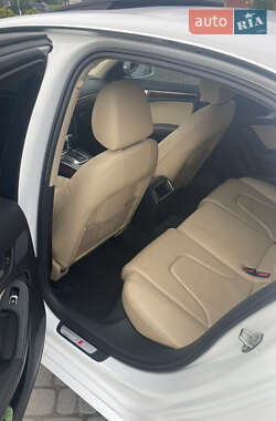 Седан Audi A4 2014 в 