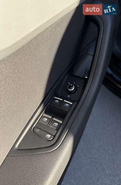 Седан Audi A4 2020 в 