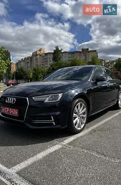 Седан Audi A4 2018 в 