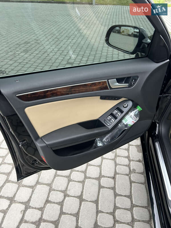 Седан Audi A4 2013 в Львове