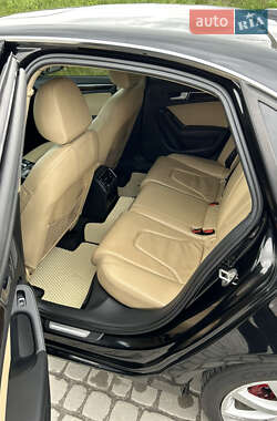 Седан Audi A4 2013 в Львове