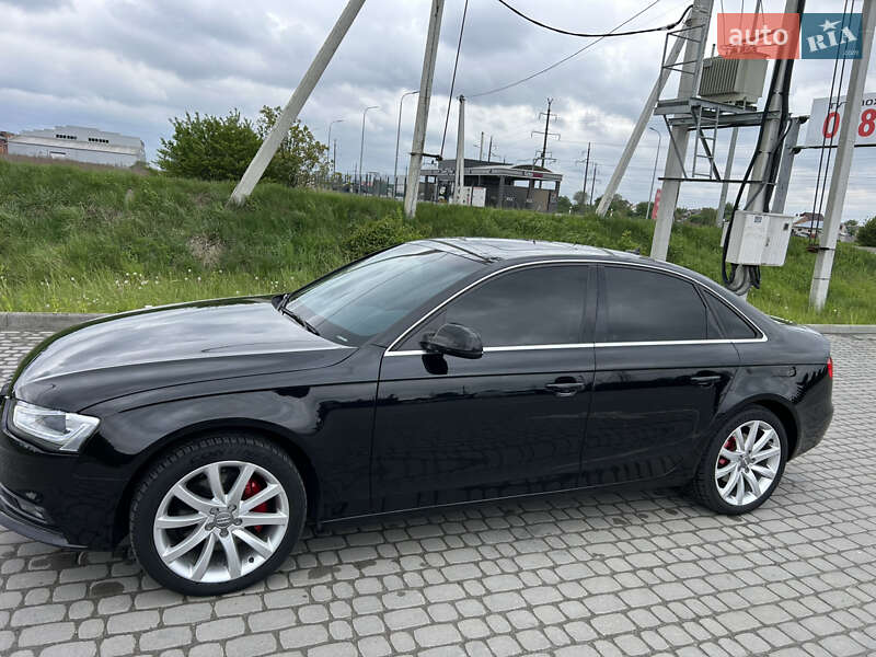 Седан Audi A4 2013 в Львове