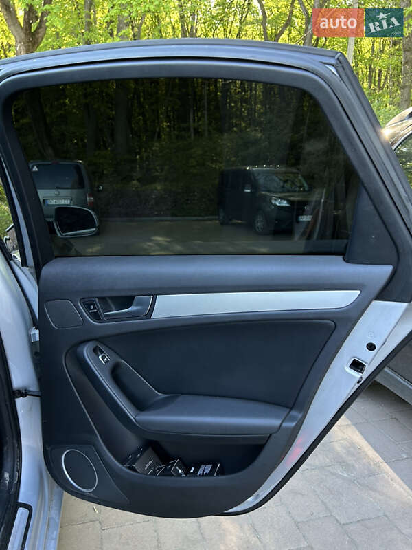 Седан Audi A4 2012 в Тернополе