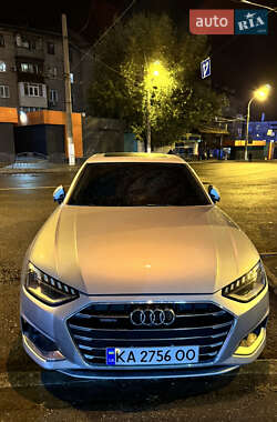 Седан Audi A4 2021 в 