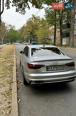 Седан Audi A4 2021 в 