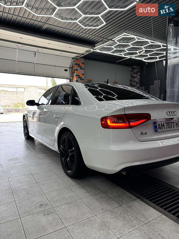 Седан Audi A4 2013 в Житомире