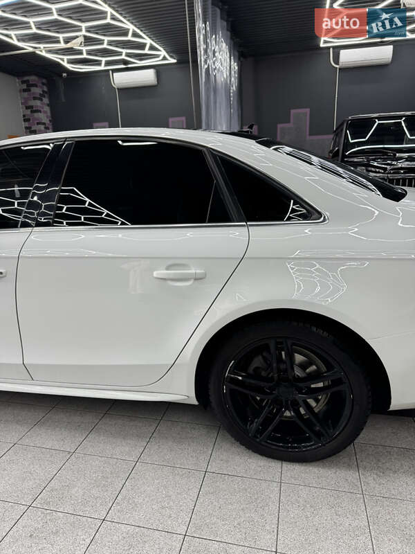 Седан Audi A4 2013 в Житомире