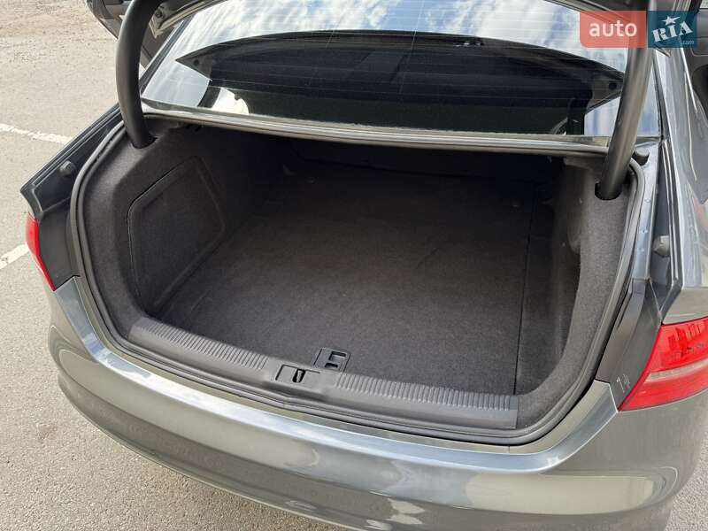 Седан Audi A4 2014 в Києві