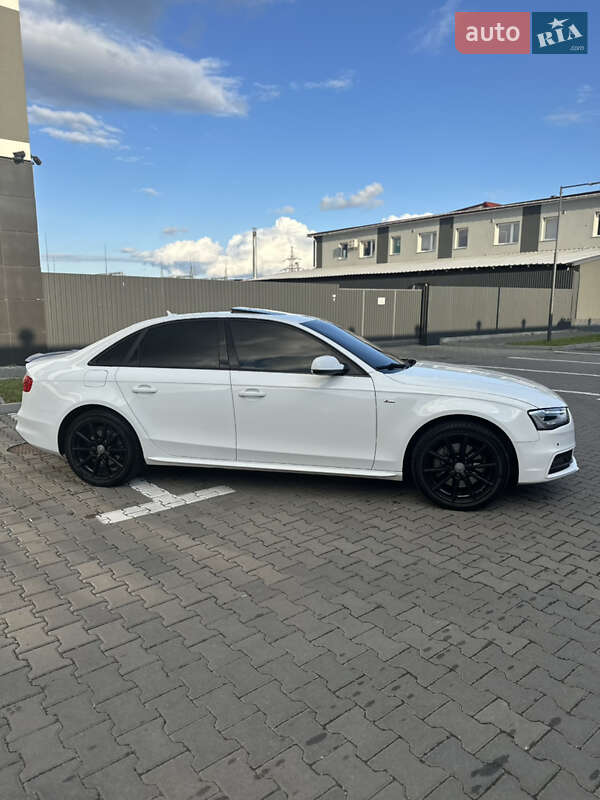 Седан Audi A4 2014 в Ивано-Франковске