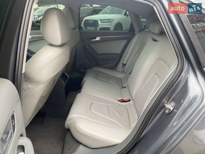 Седан Audi A4 2013 в Львове