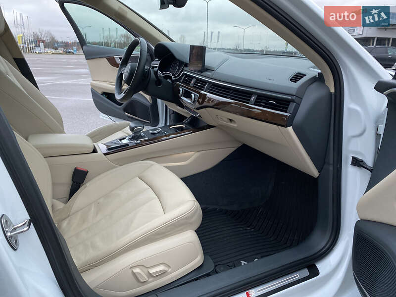 Седан Audi A4 2016 в Киеве