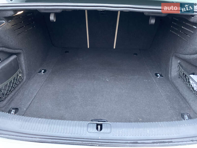 Седан Audi A4 2016 в Киеве
