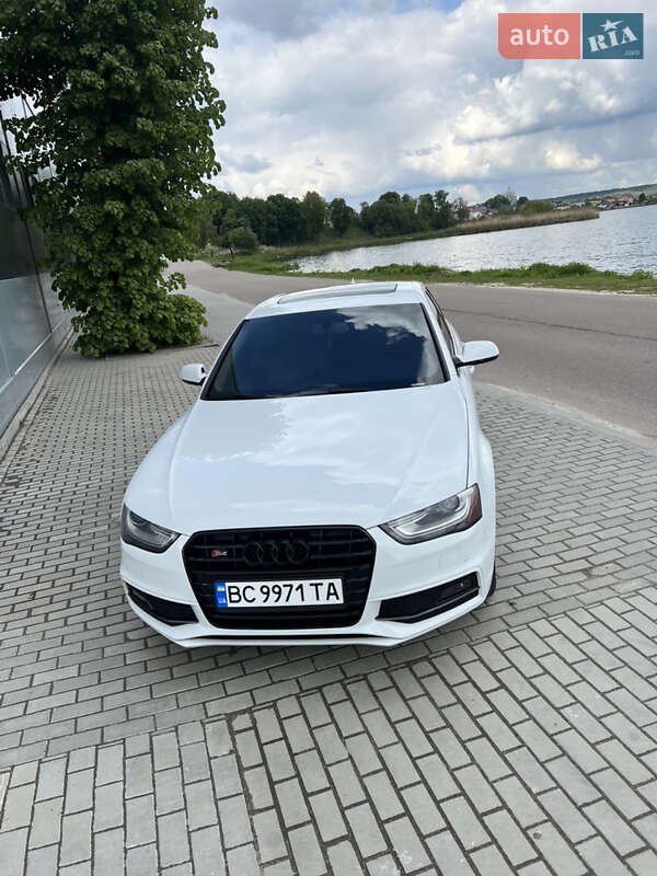 Седан Audi A4 2014 в 