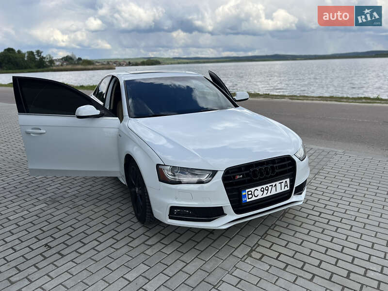 Седан Audi A4 2014 в Львові