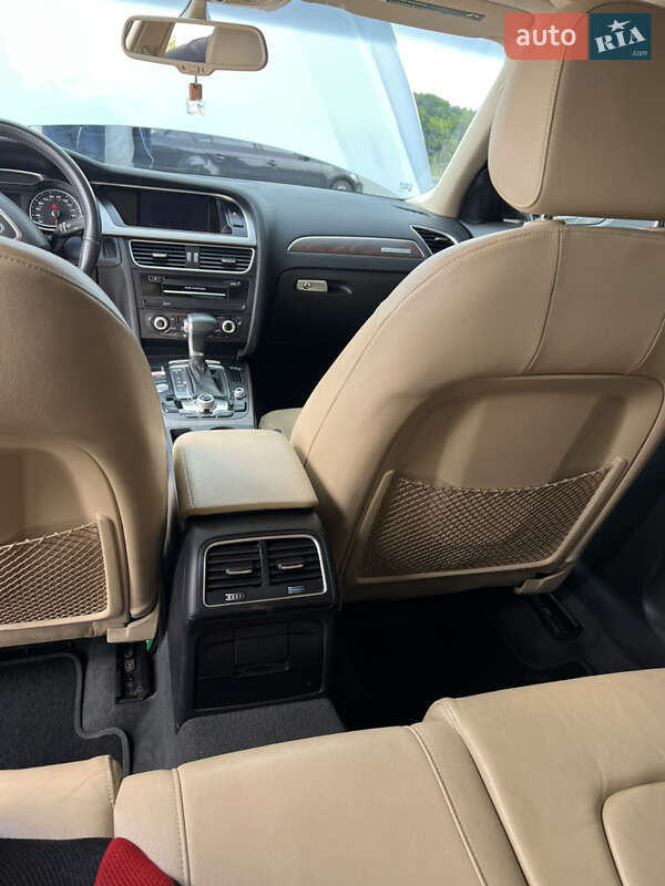 Седан Audi A4 2014 в Львові