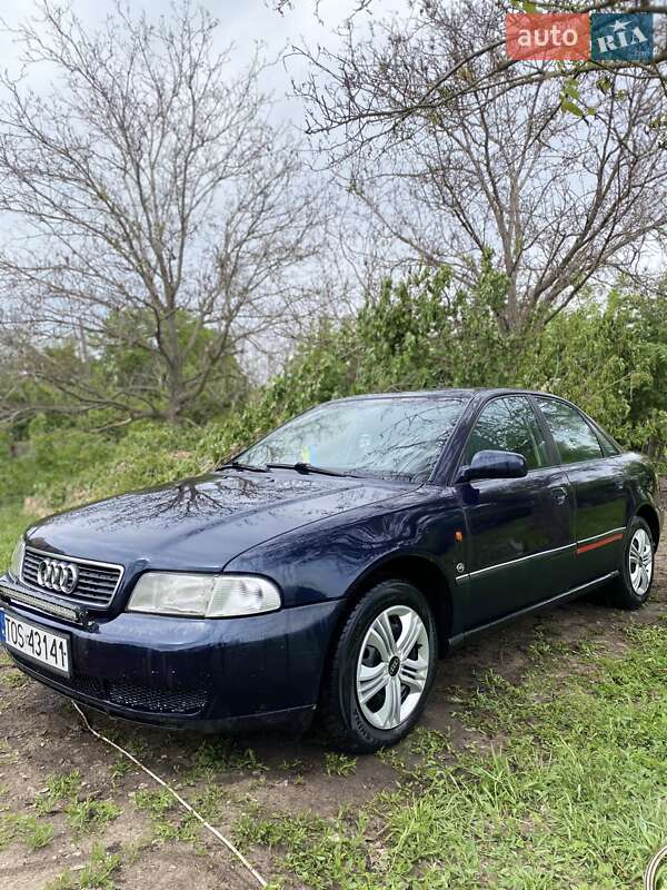 Седан Audi A4 2000 в 