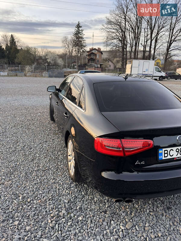 Седан Audi A4 2013 в Львове