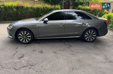 Седан Audi A4 2021 в 