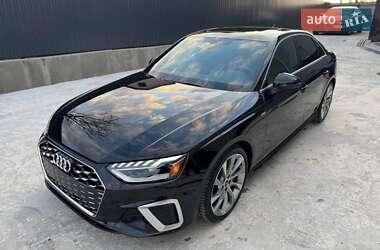 Седан Audi A4 2022 в 