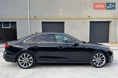Седан Audi A4 2022 в 