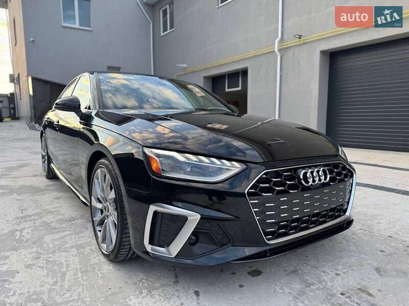 Седан Audi A4 2022 в 