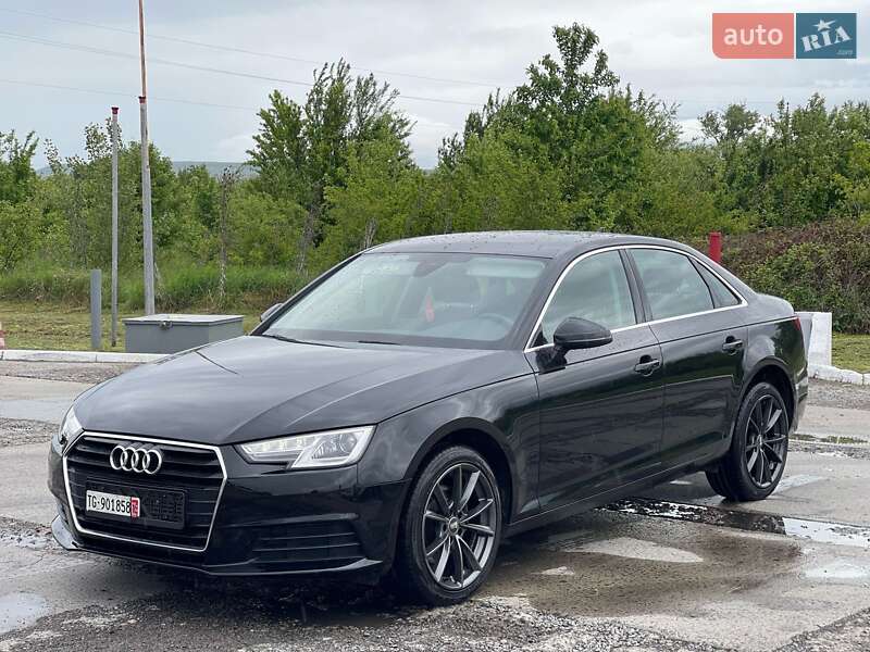 Седан Audi A4 2018 в Ужгороде
