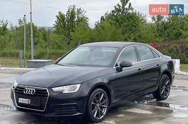 Седан Audi A4 2018 в 