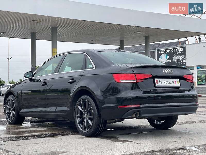 Седан Audi A4 2018 в Ужгороде