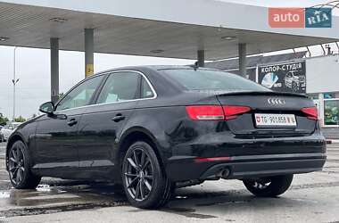 Седан Audi A4 2018 в 