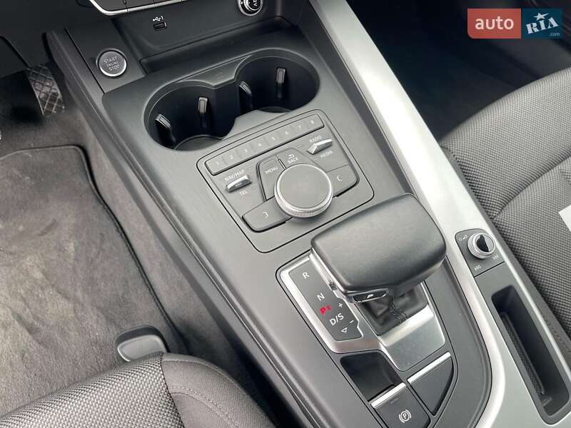 Седан Audi A4 2018 в Ужгороде