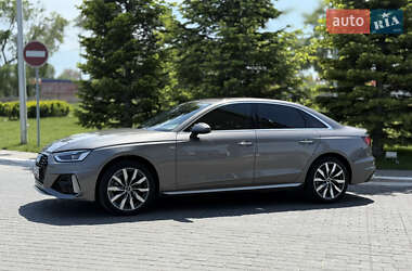 Седан Audi A4 2021 в 