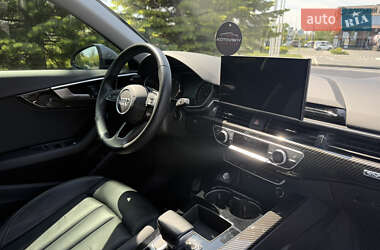 Седан Audi A4 2021 в 