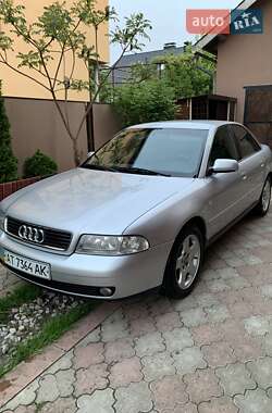 Седан Audi A4 2000 в 