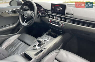 Седан Audi A4 2019 в 