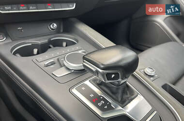 Седан Audi A4 2019 в 