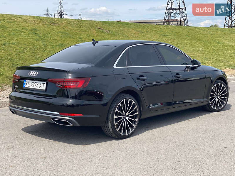 Седан Audi A4 2018 в Днепре