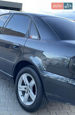 Седан Audi A4 1999 в 