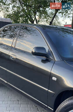 Седан Audi A4 1999 в 