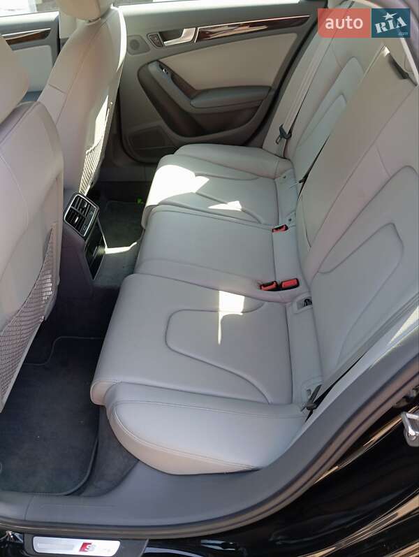 Седан Audi A4 2013 в Ровно
