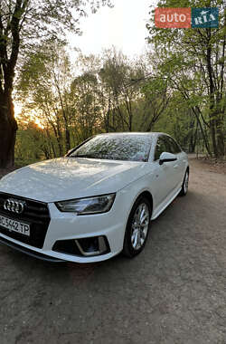 Седан Audi A4 2019 в Львові