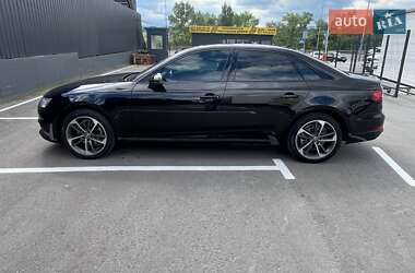 Седан Audi A4 2019 в 