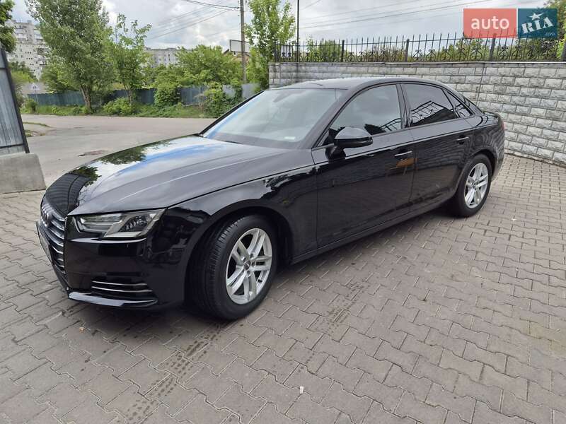 Седан Audi A4 2017 в Обухове