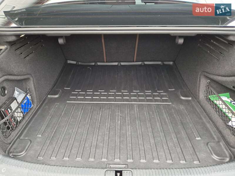 Седан Audi A4 2017 в Обухове