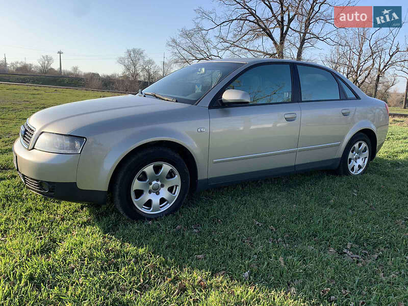 Седан Audi A4 2004 в 